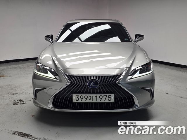 Lexus ES 300h 7-го поколения Luxury Plus - фото 2