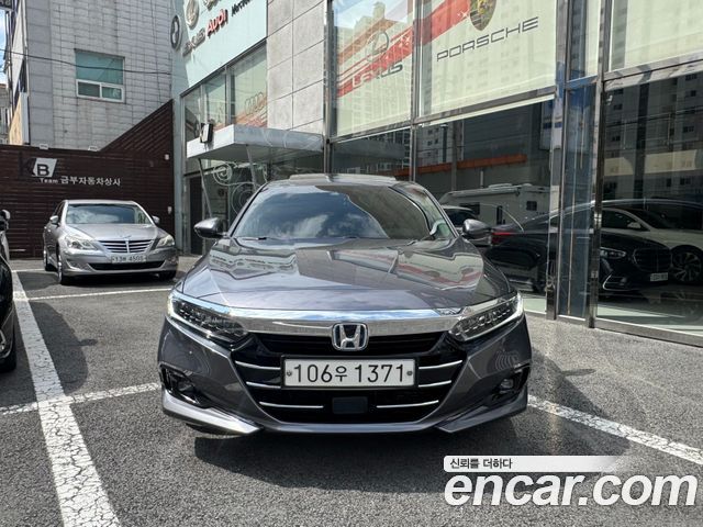 Honda Accord 10-го поколения 2.0 Hybrid Touring - фото 2