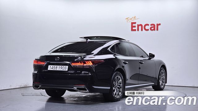 Lexus LS 500 3.5 Luxury AWD - фото 1