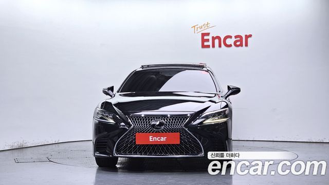 Lexus LS 500 3.5 Luxury AWD - фото 2
