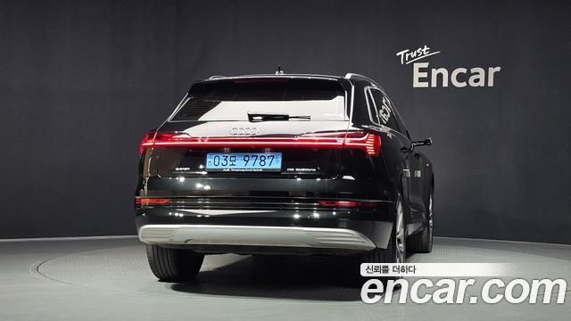 Audi e-Tron 55 Quattro - фото 3