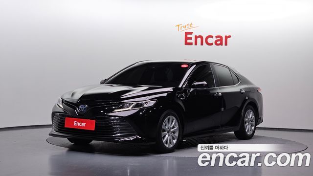 Toyota Camry XV70 2.5 LE Hybrid - фото 0