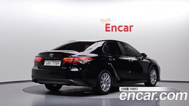 Toyota Camry XV70 2.5 LE Hybrid - фото 1