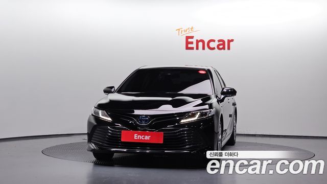 Toyota Camry XV70 2.5 LE Hybrid - фото 2