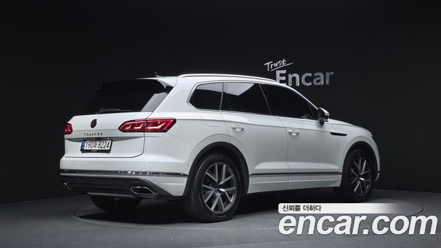 Volkswagen Touareg 3-го поколения 3.0 TDI Prestige - фото 1