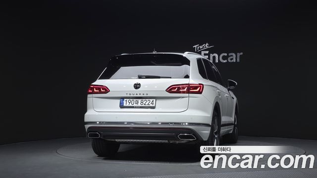 Volkswagen Touareg 3-го поколения 3.0 TDI Prestige - фото 3