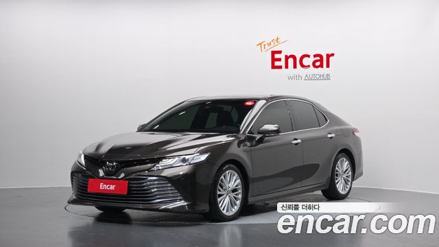 Toyota Camry XV70 2.5 - фото 0