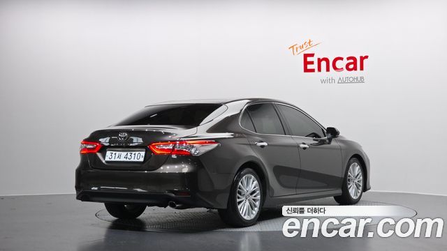 Toyota Camry XV70 2.5 - фото 1