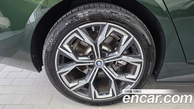 BMW i4 eDrive40 M Sports - фото 4