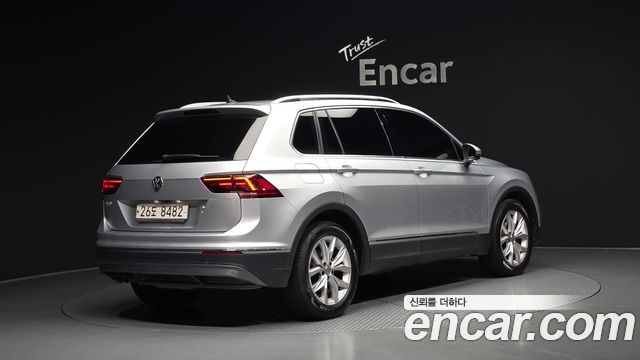 Volkswagen Tiguan 2-го поколения 2.0 TDI Premium - фото 1