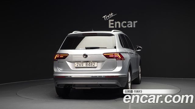 Volkswagen Tiguan 2-го поколения 2.0 TDI Premium - фото 3