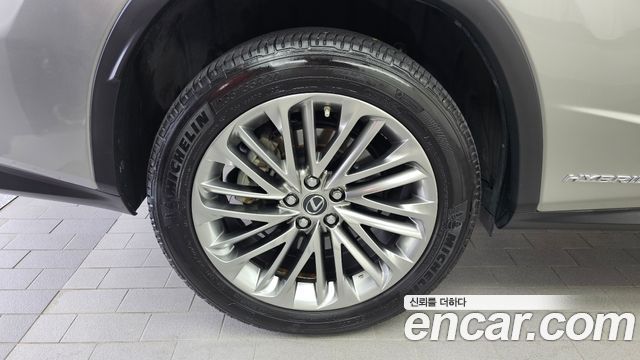 Lexus RX 450h 4-го поколения Executive - фото 4