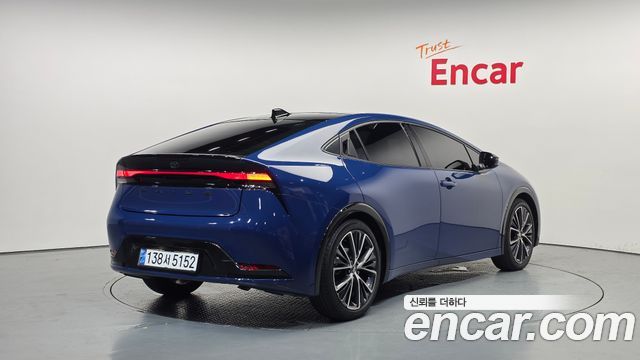 Toyota Prius 5-го поколения 2.0 XLE - фото 1