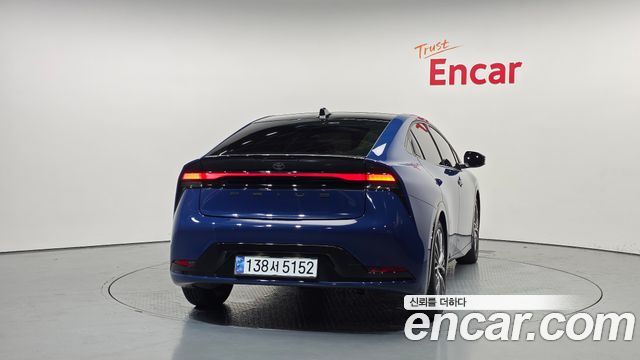 Toyota Prius 5-го поколения 2.0 XLE - фото 3