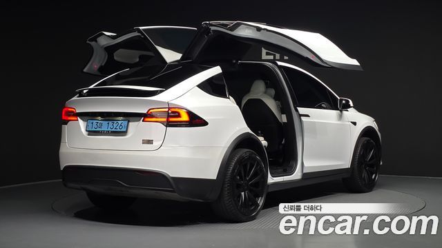 Tesla Model X Plaid - фото 1