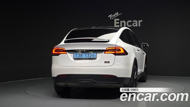 Tesla Model X Plaid - фото 3