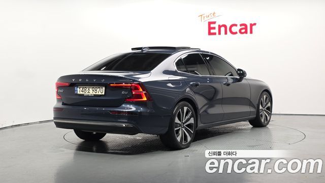 Volvo S60 3-го поколения B5 Ultimate Bright - фото 1