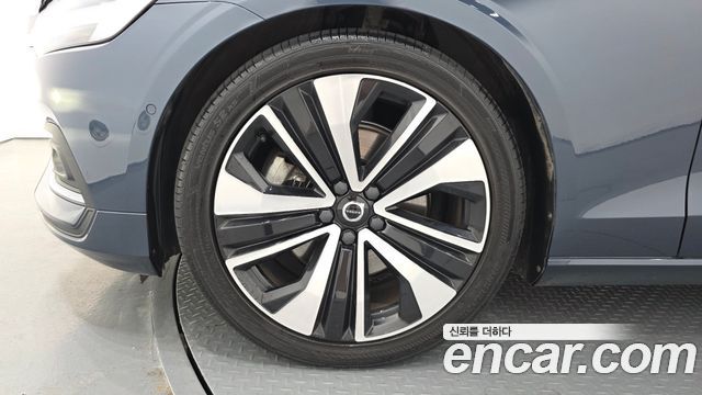 Volvo S60 3-го поколения B5 Ultimate Bright - фото 4