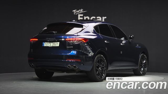 Maserati Levante 2.0 GT AWD - фото 1
