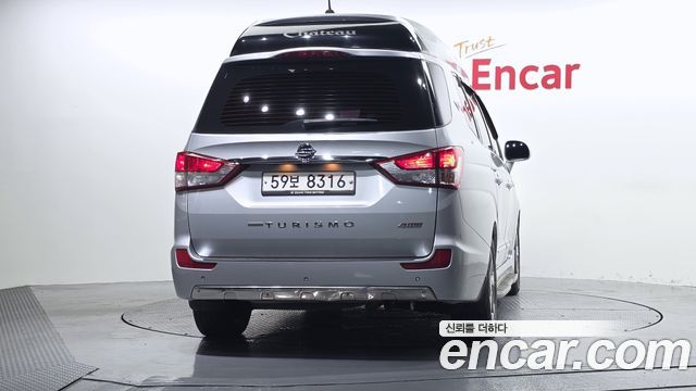 SsangYong Korando Turismo 4WD Chateau 9-seater High-roof - фото 3