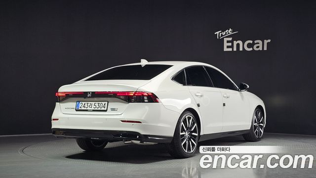 Honda Accord 11-го поколения 2.0 Hybrid Touring - фото 1