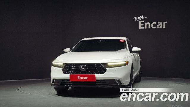 Honda Accord 11-го поколения 2.0 Hybrid Touring - фото 2