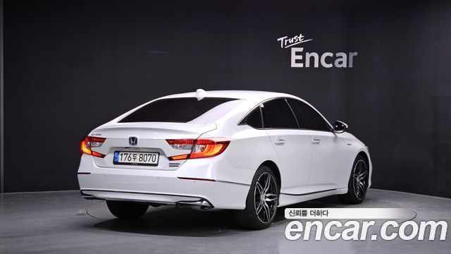 Honda Accord 10-го поколения 2.0 Hybrid Touring - фото 0