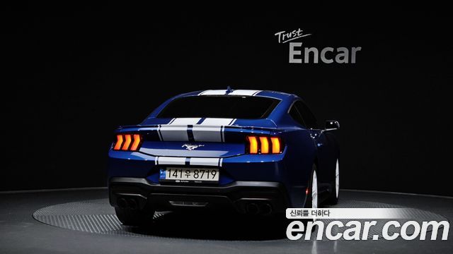 Ford Mustang 7-го поколения 2.3 EcoBoost Premium Coupe - фото 3