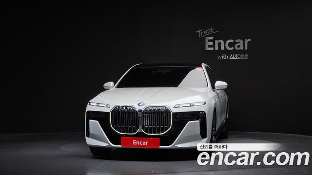 BMW i7 G70 xDrive 60 M sport - фото 2