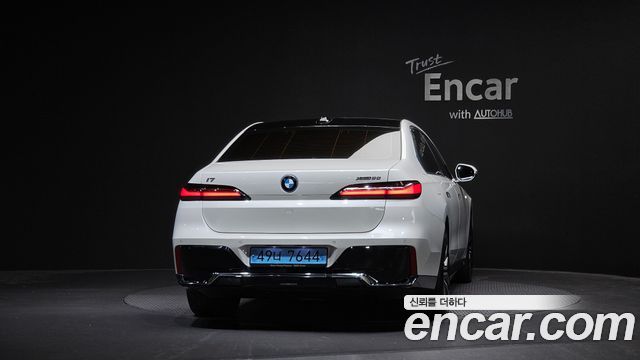 BMW i7 G70 xDrive 60 M sport - фото 3