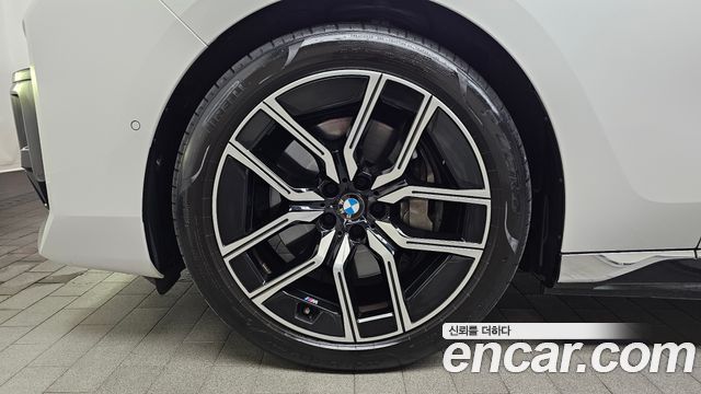 BMW i7 G70 xDrive 60 M sport - фото 4