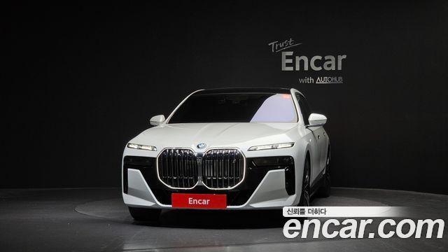 BMW i7 G70 xDrive 60 M sport - фото 2