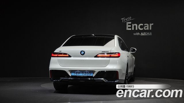 BMW i7 G70 xDrive 60 M sport - фото 3