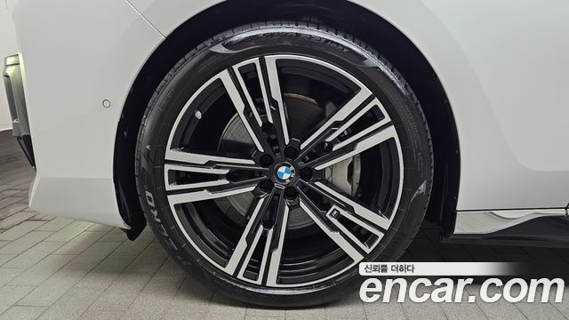 BMW i7 G70 xDrive 60 M sport - фото 4