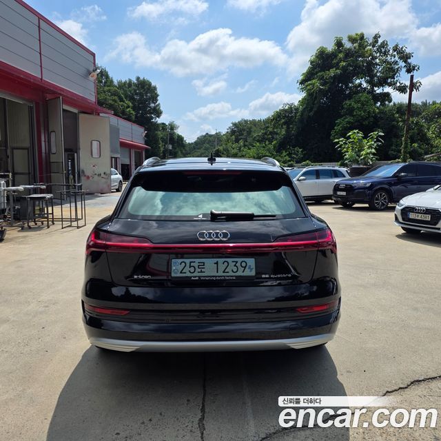 Audi e-Tron 55 Quattro - фото 4