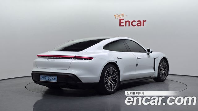 Porsche Taycan 4S - фото 1
