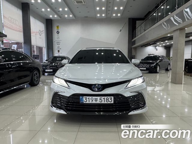 Toyota Camry XV70 2.5 XLE Hybrid - фото 2