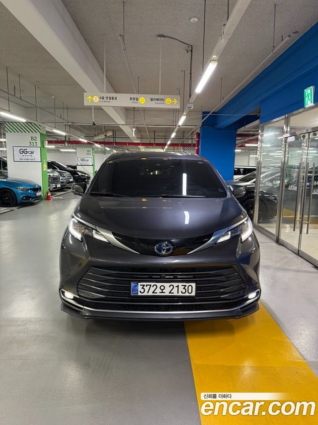 Toyota Sienna 4-го поколения 2.5 Hybrid 2WD - фото 2
