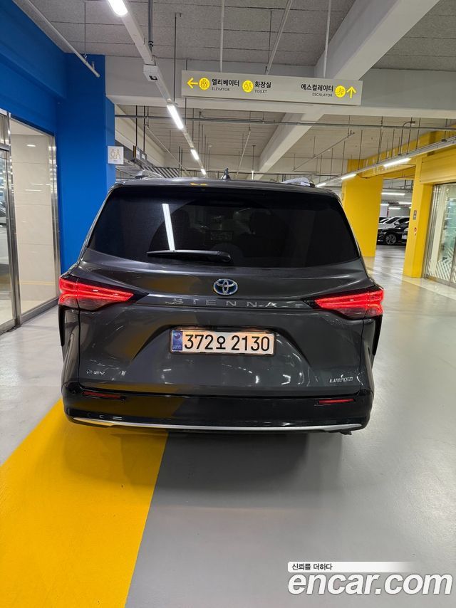 Toyota Sienna 4-го поколения 2.5 Hybrid 2WD - фото 3