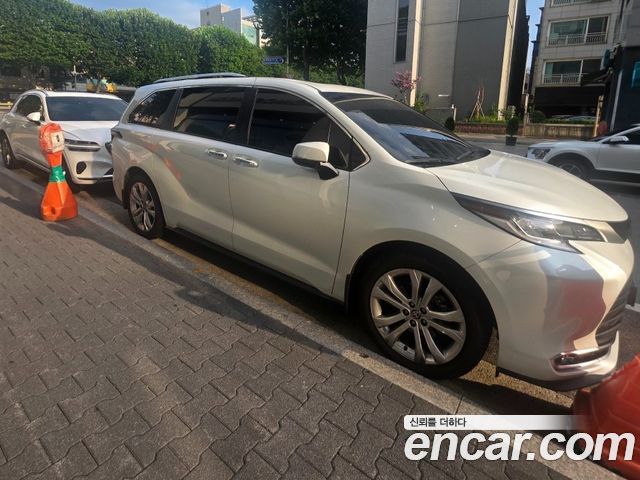 Toyota Sienna 4-го поколения 2.5 Hybrid AWD - фото 1