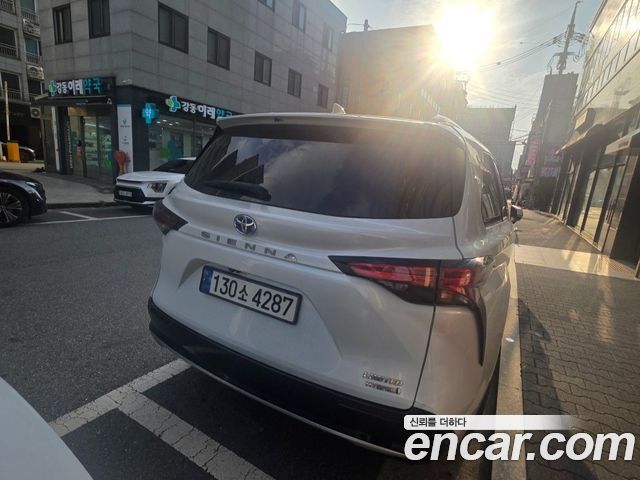 Toyota Sienna 4-го поколения 2.5 Hybrid AWD - фото 2