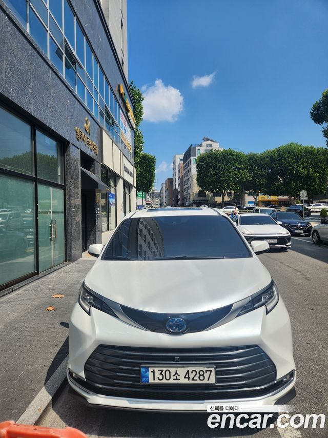 Toyota Sienna 4-го поколения 2.5 Hybrid AWD - фото 3