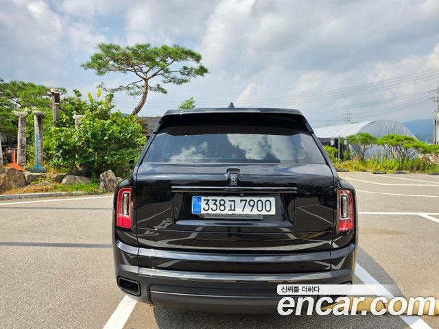 Rolls-Royce Cullinan 6.7 V12 Black Badge - фото 2