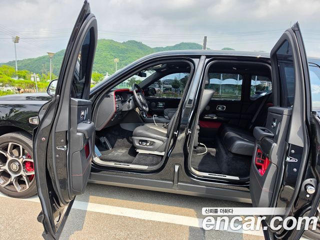 Rolls-Royce Cullinan 6.7 V12 Black Badge - фото 4