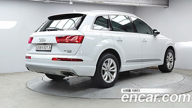 Audi Q7 45 TFSI Quattro - фото 1