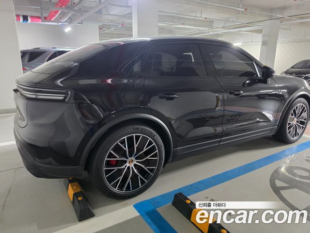 Porsche Macan EV 4S - фото 4