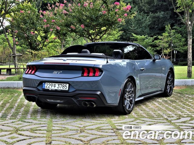 Ford Mustang 7-го поколения 5.0 GT Premium Convertible - фото 1