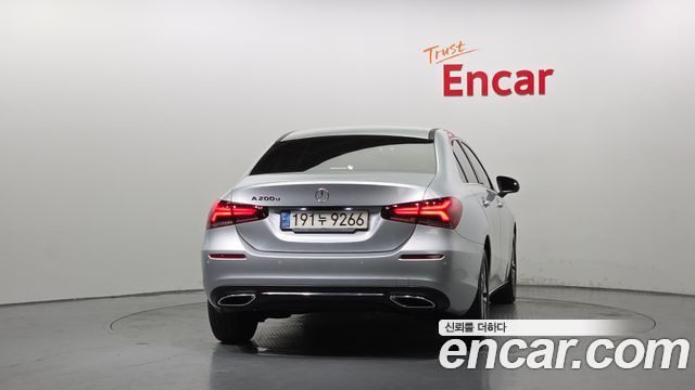 Mercedes-Benz A-Class W177 A200d Sedan - фото 3