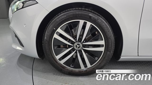 Mercedes-Benz A-Class W177 A200d Sedan - фото 4