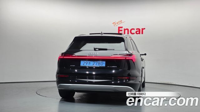 Audi e-Tron 55 Quattro - фото 2
